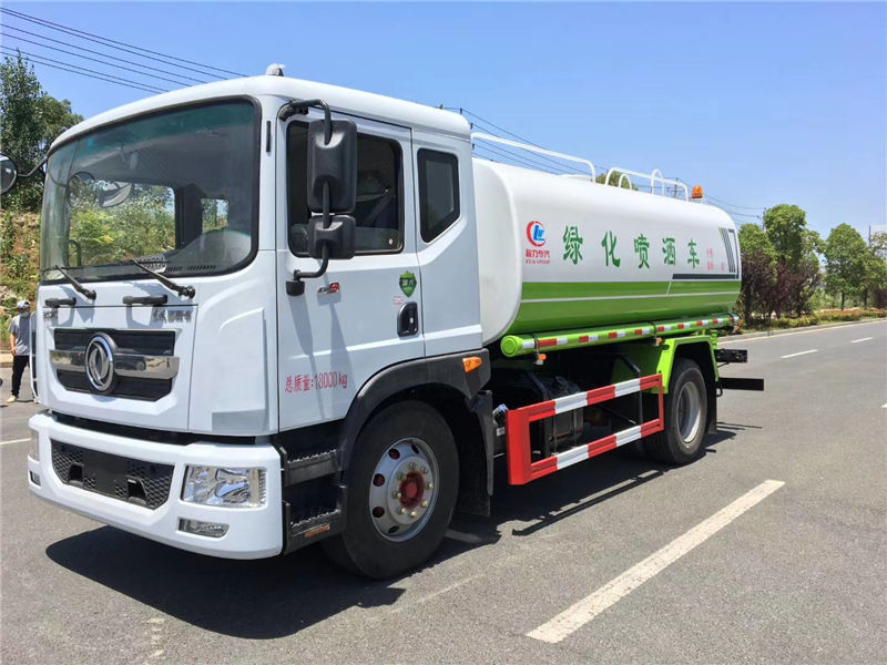 國(guó)六東風(fēng)多利卡D9灑水車