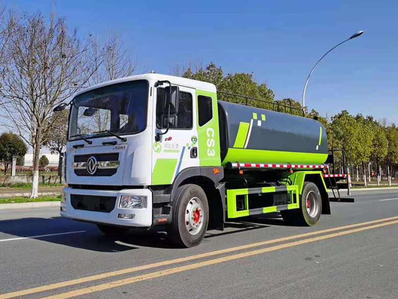 夏天，東風(fēng)D9灑水車廠家直銷