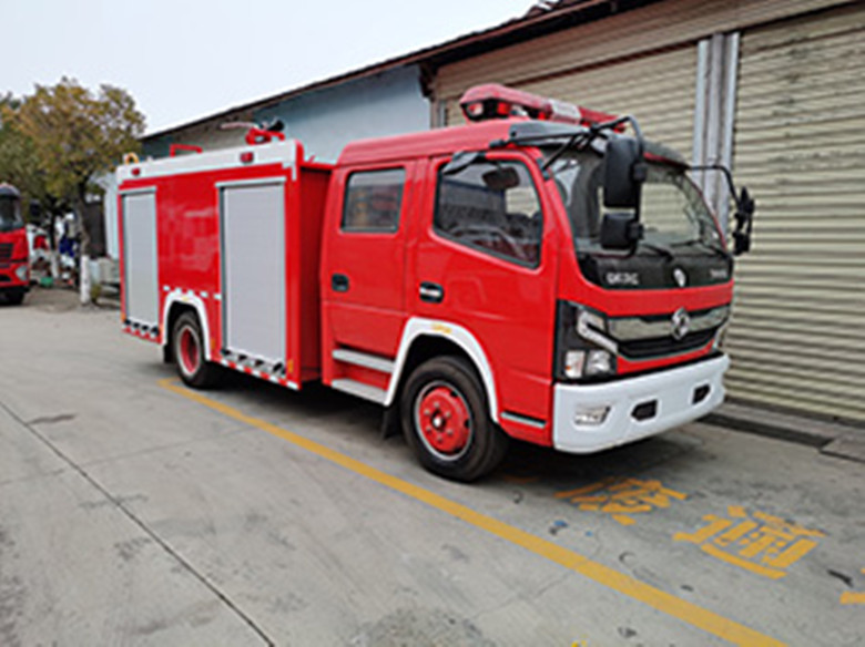 東風(fēng)4噸水罐消防車