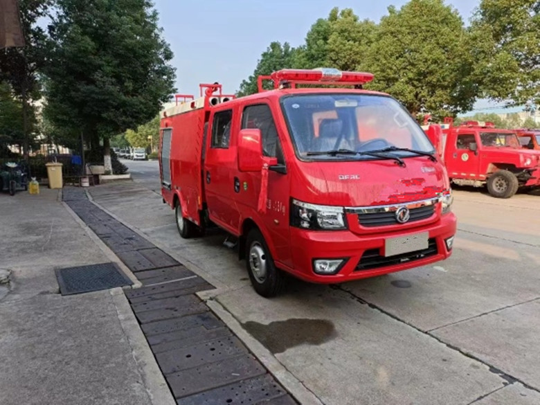 小型東風(fēng)途逸國六雙排水罐消防車推薦